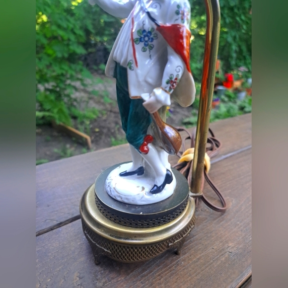 Vintage Leviton French Colonial Porcelain Lamp - Picture 4 of 5